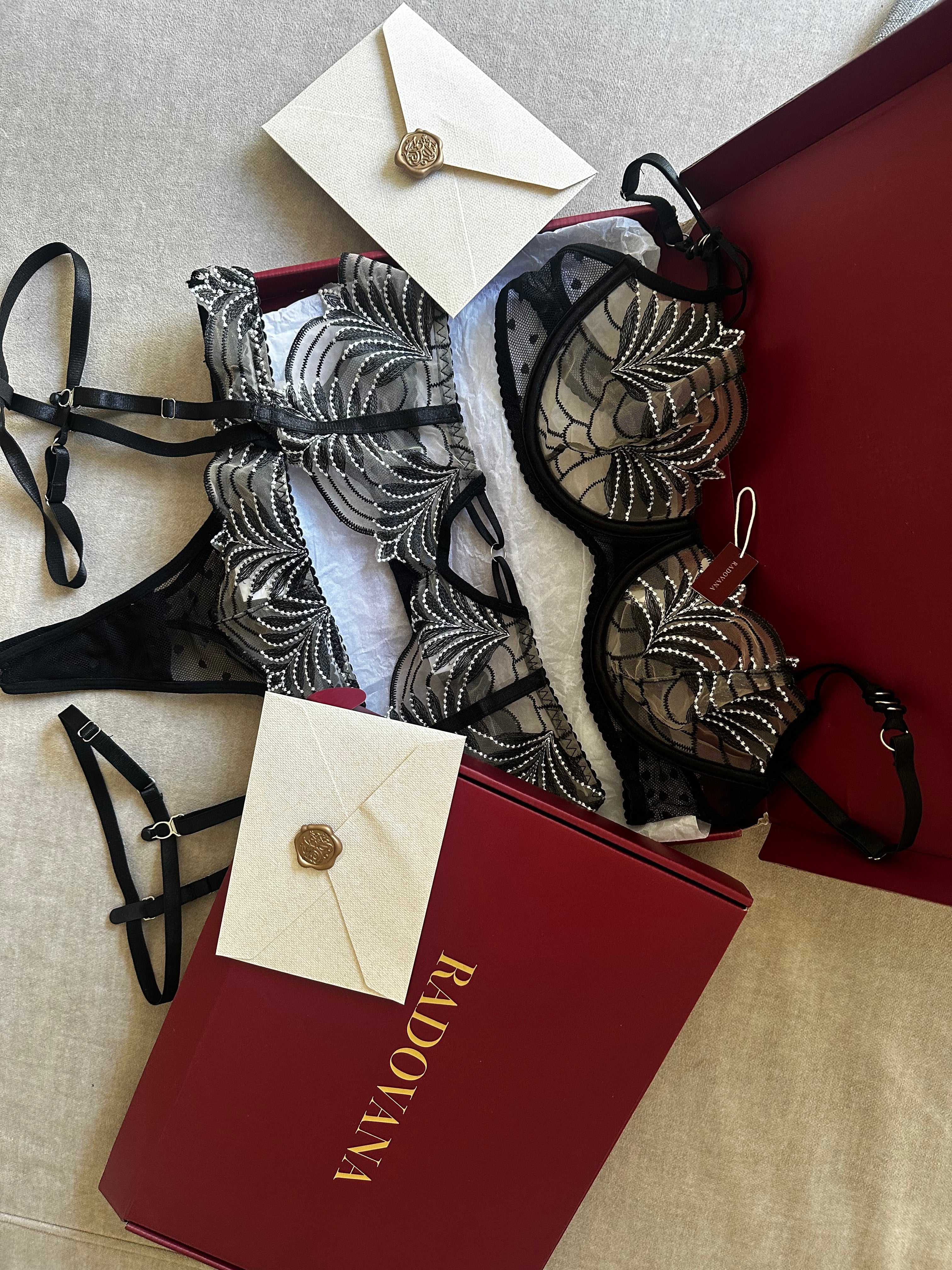Loua EXCLUSIVE Dessous 
