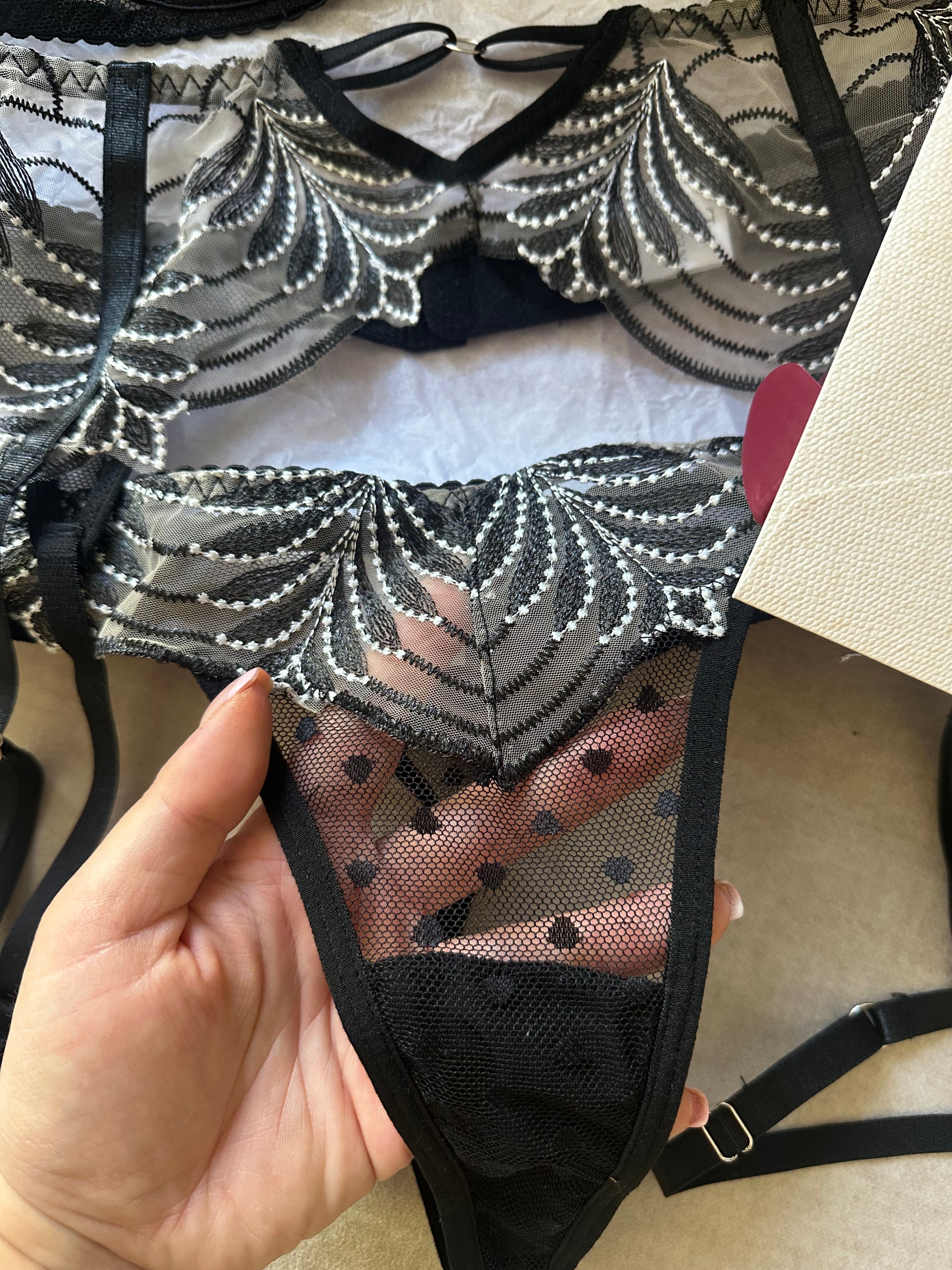 Loua EXCLUSIVE Dessous 